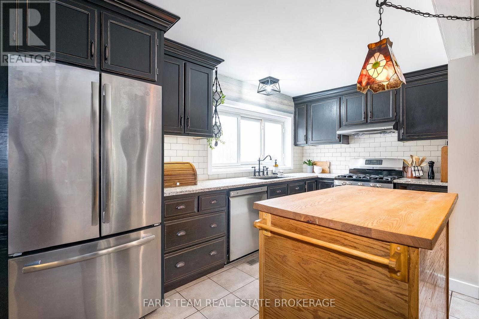 1983 HORSESHOE VALLEY ROAD W