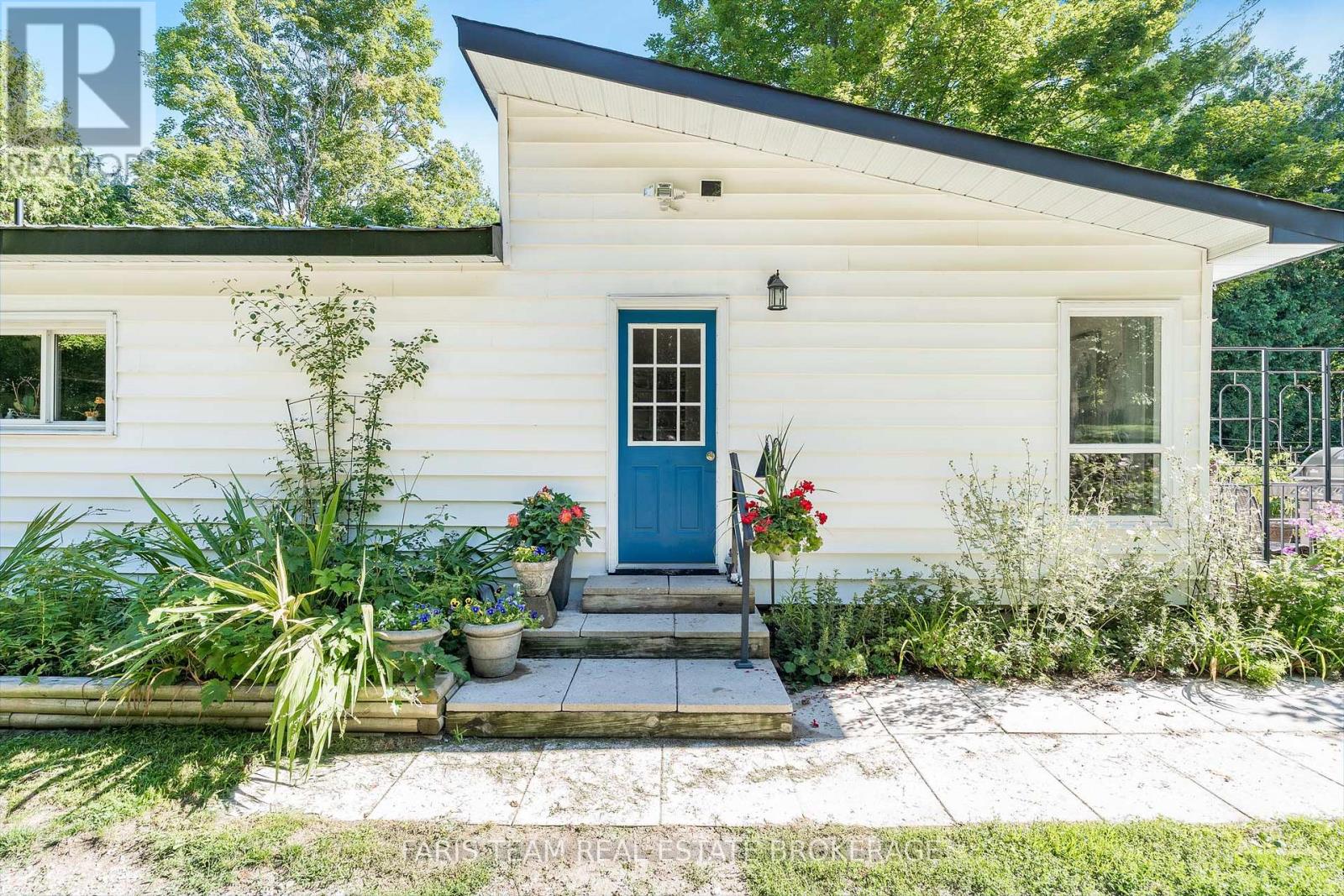 1983 HORSESHOE VALLEY ROAD W