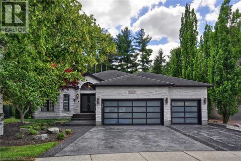 27 WOODMANS Court Kitchener ON N2P2B2