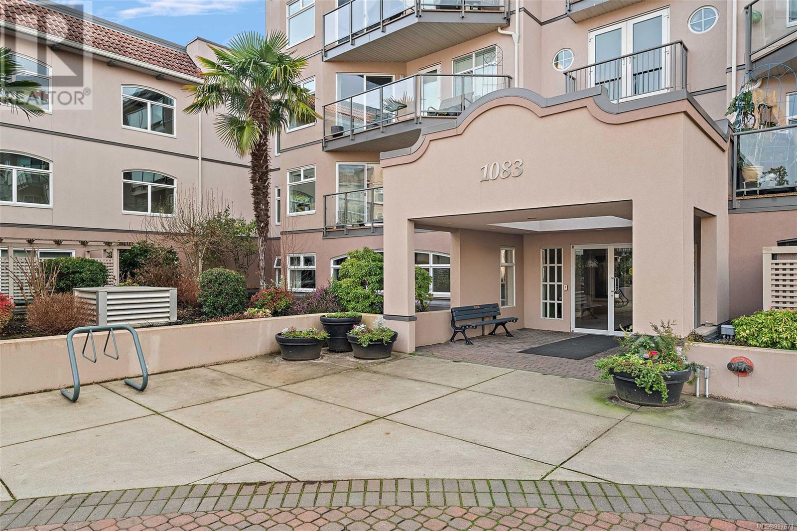 216 1083 Tillicum Rd