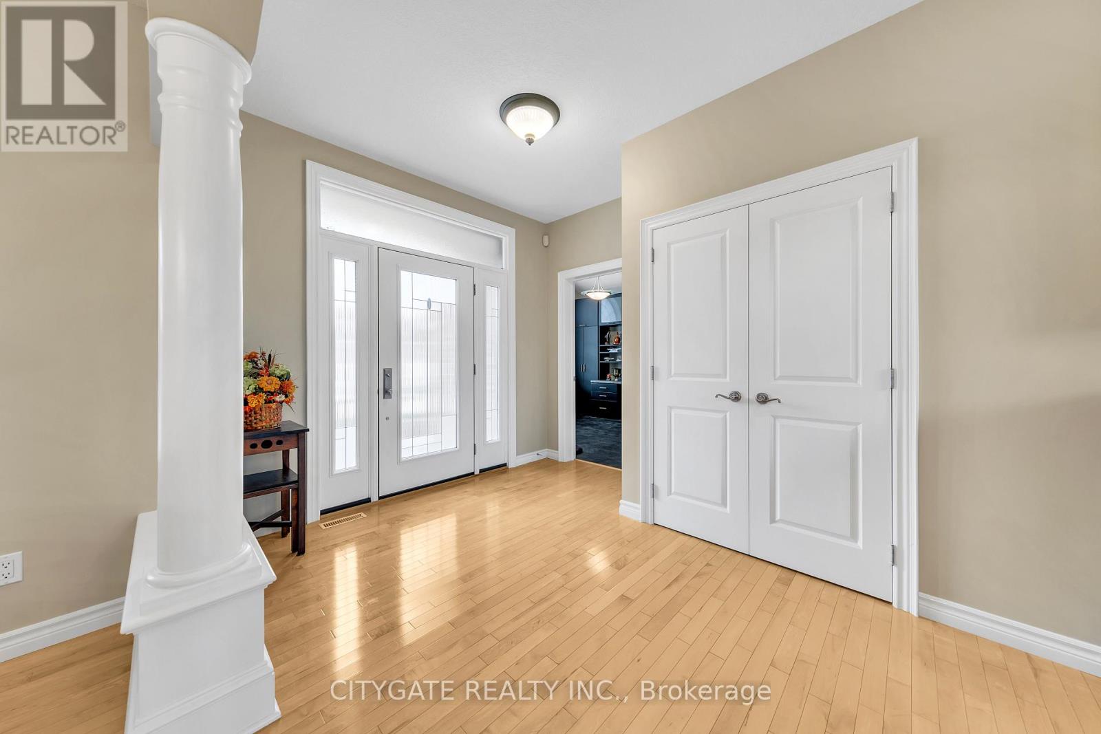 552 FALCONRIDGE CRESCENT