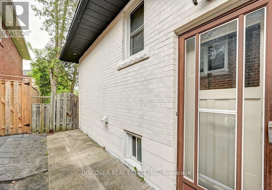 1023 CAVEN STREET