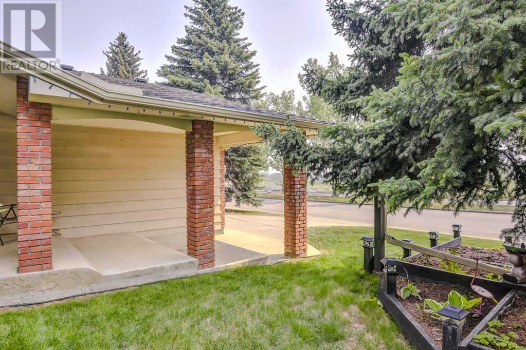 623 Lake Simcoe Close SE