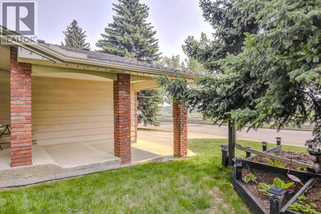 623 Lake Simcoe Close SE