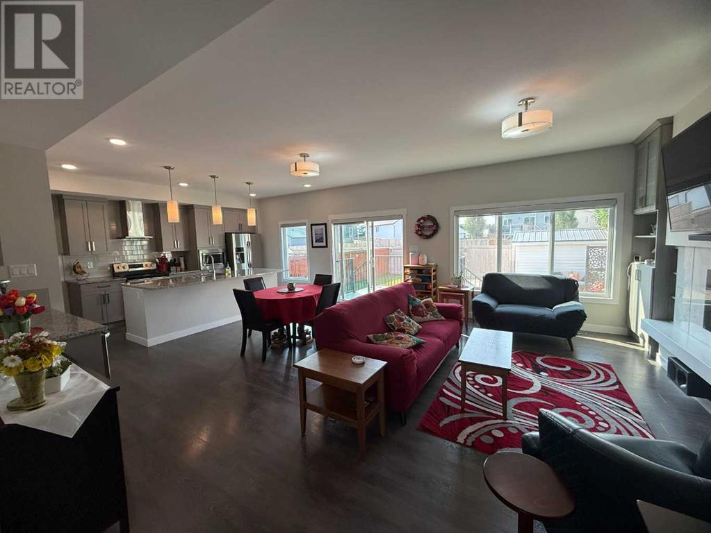 571 Firelight Place W