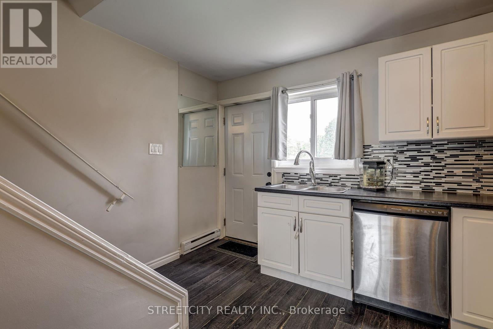157 - 1090 KIPPS LANE