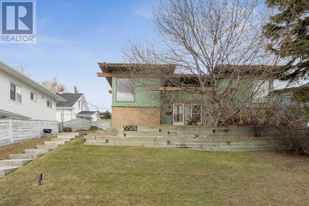 705 Tavender Road NW