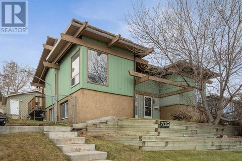 705 Tavender Road NW Calgary AB T2K3M5
