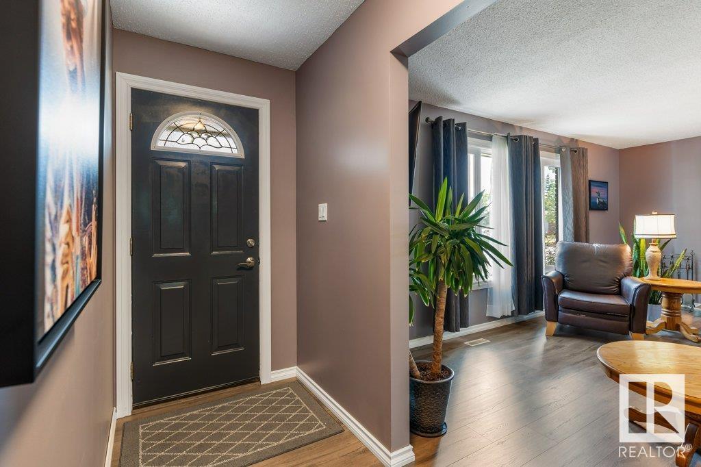 10324 164 AV NW