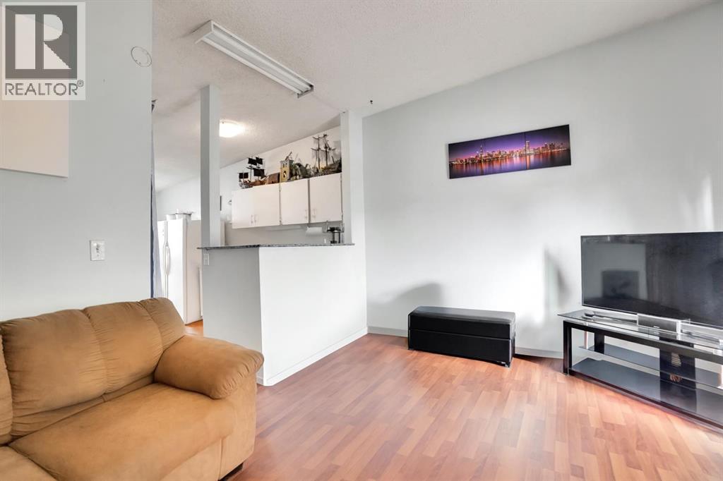 2, 459 Huntsville Crescent NW