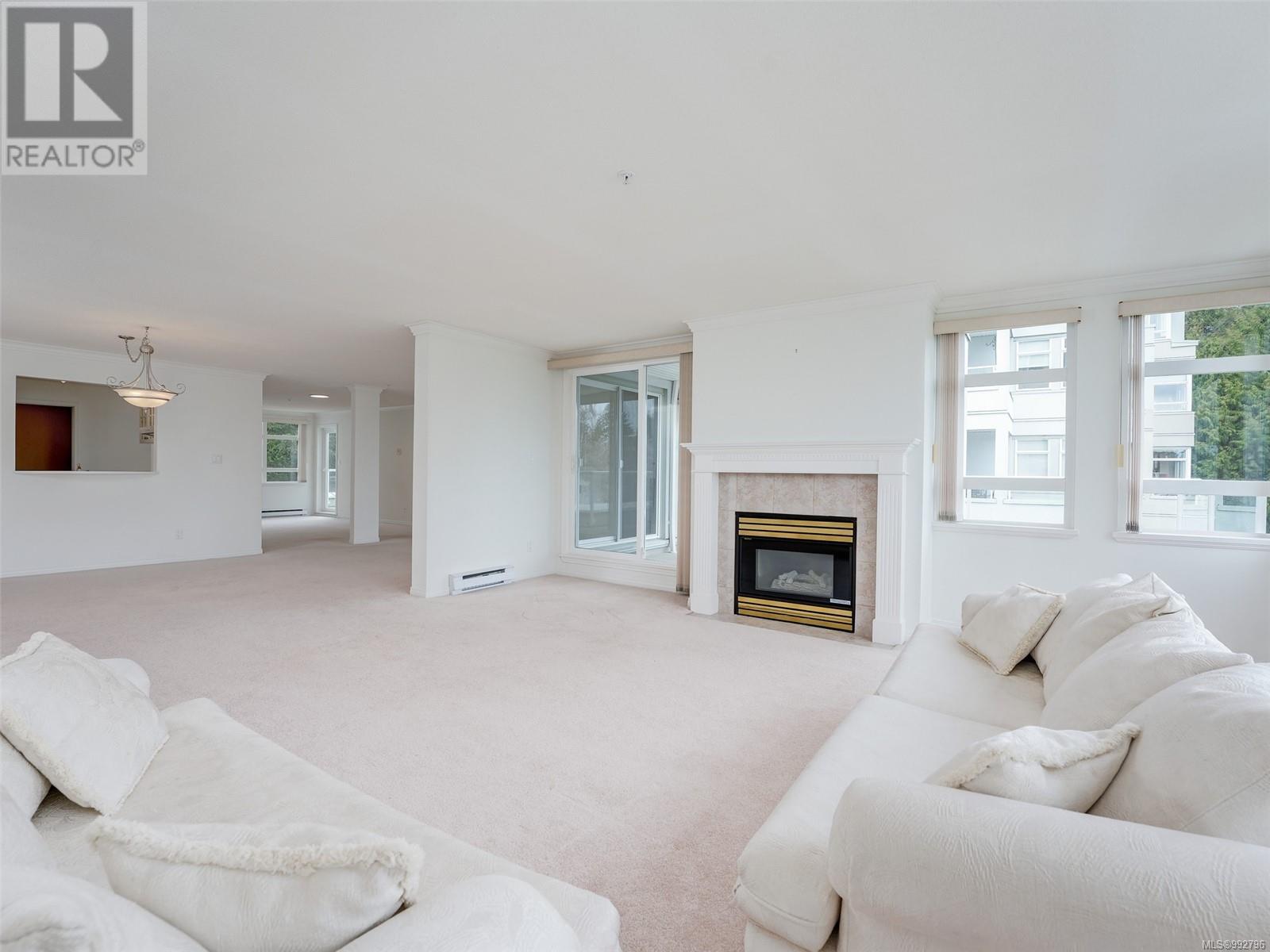 306 5110 Cordova Bay Rd