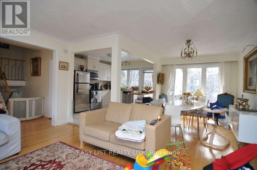 43 CHURCHILL AVENUE