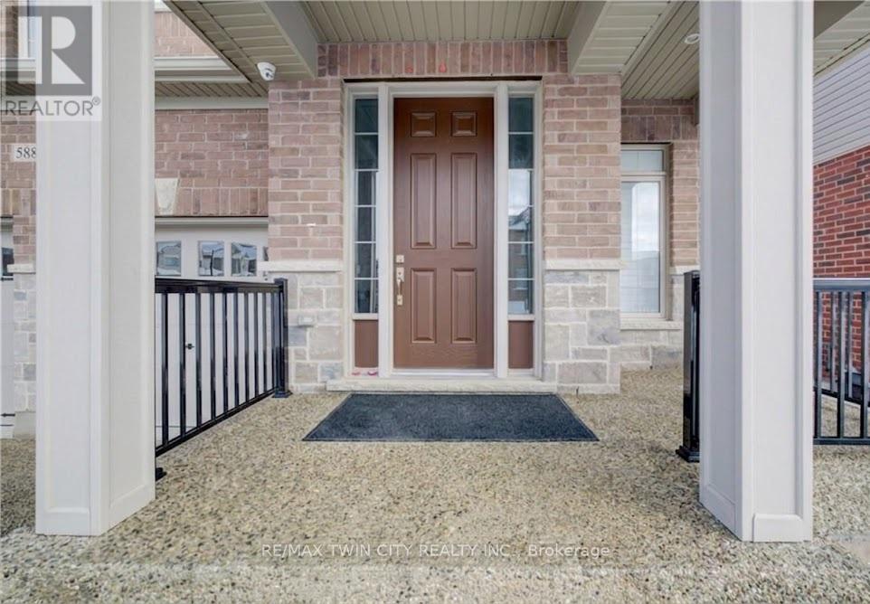 588 BECKVIEW CRESCENT