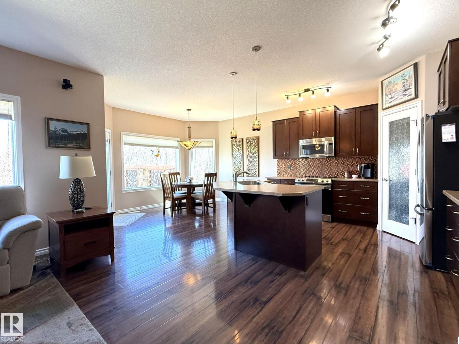 43 SELKIRK PL