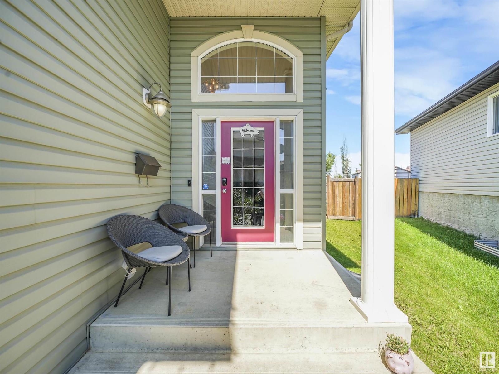 4832 157 AV NW
