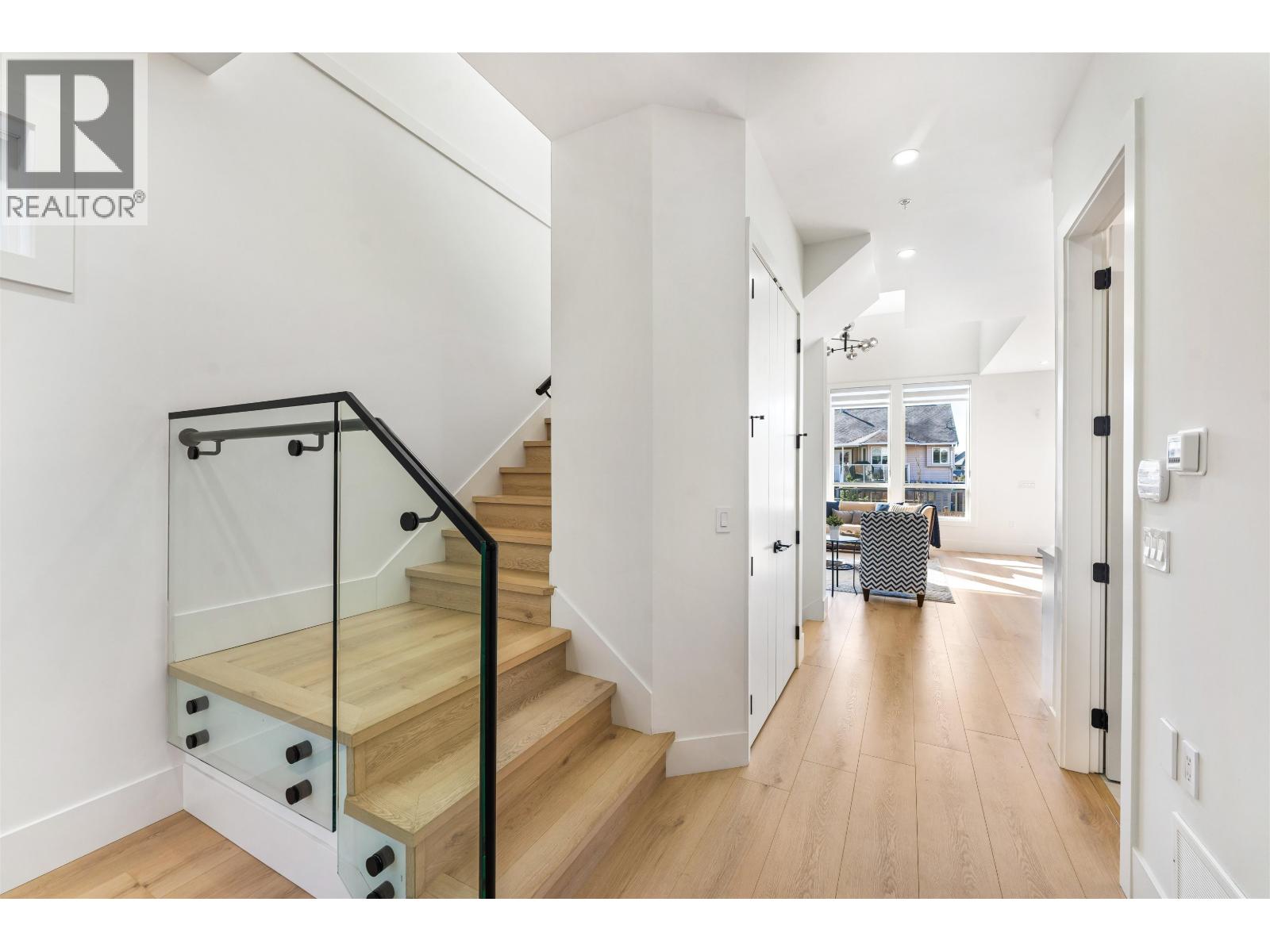 2472 GLENWOOD AVENUE