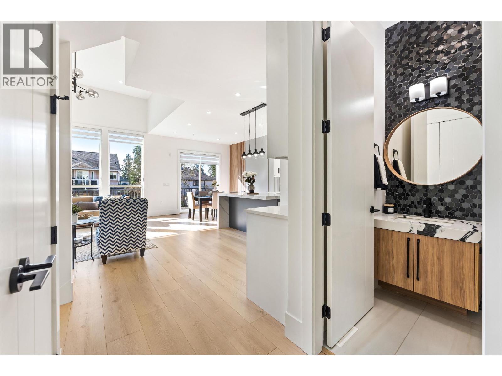 2472 GLENWOOD AVENUE