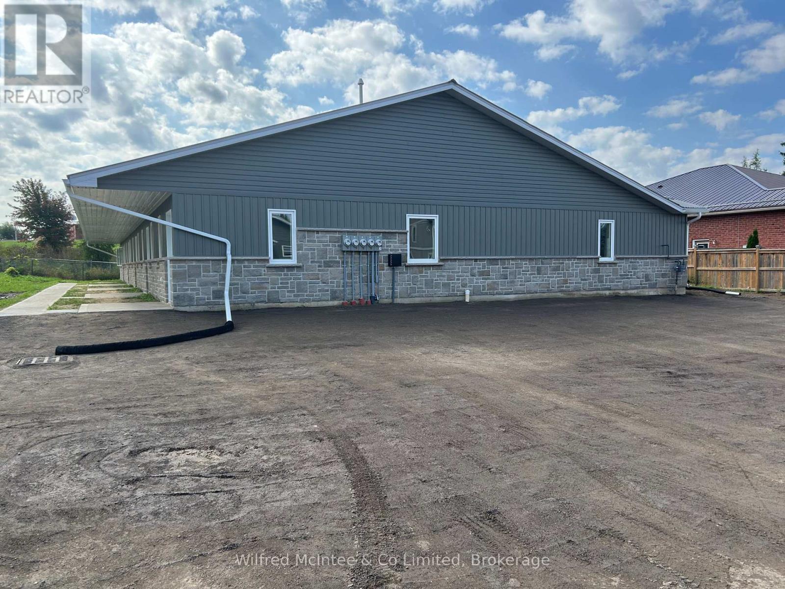 UNIT 4 - 187 BALAKLAVA STREET