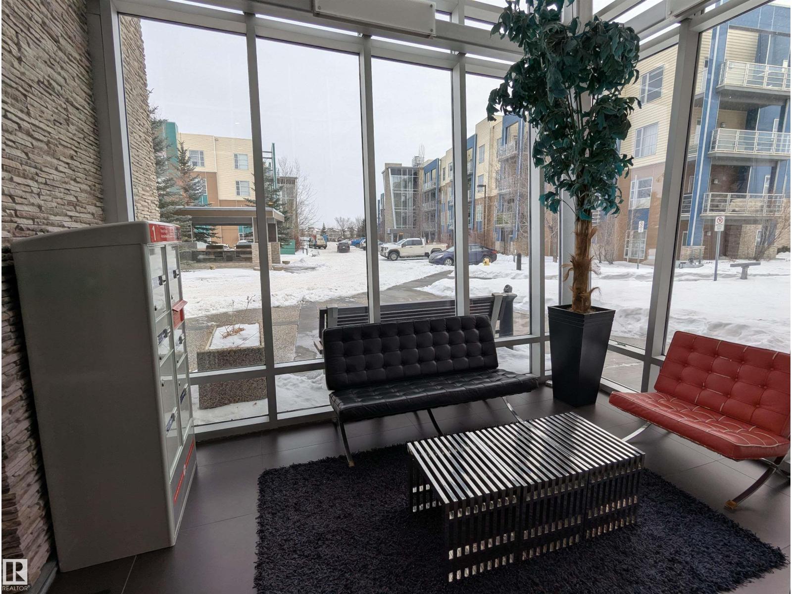 #102 2590 ANDERSON WY SW