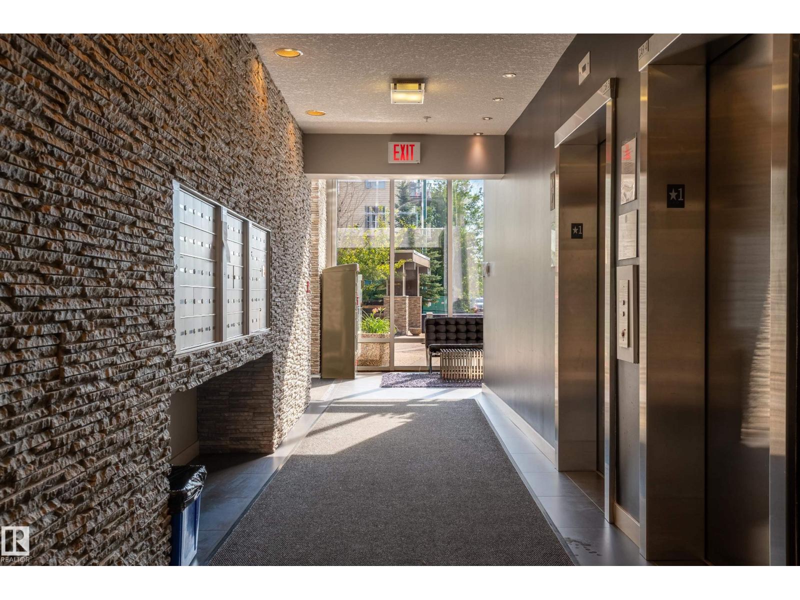 #102 2590 ANDERSON WY SW