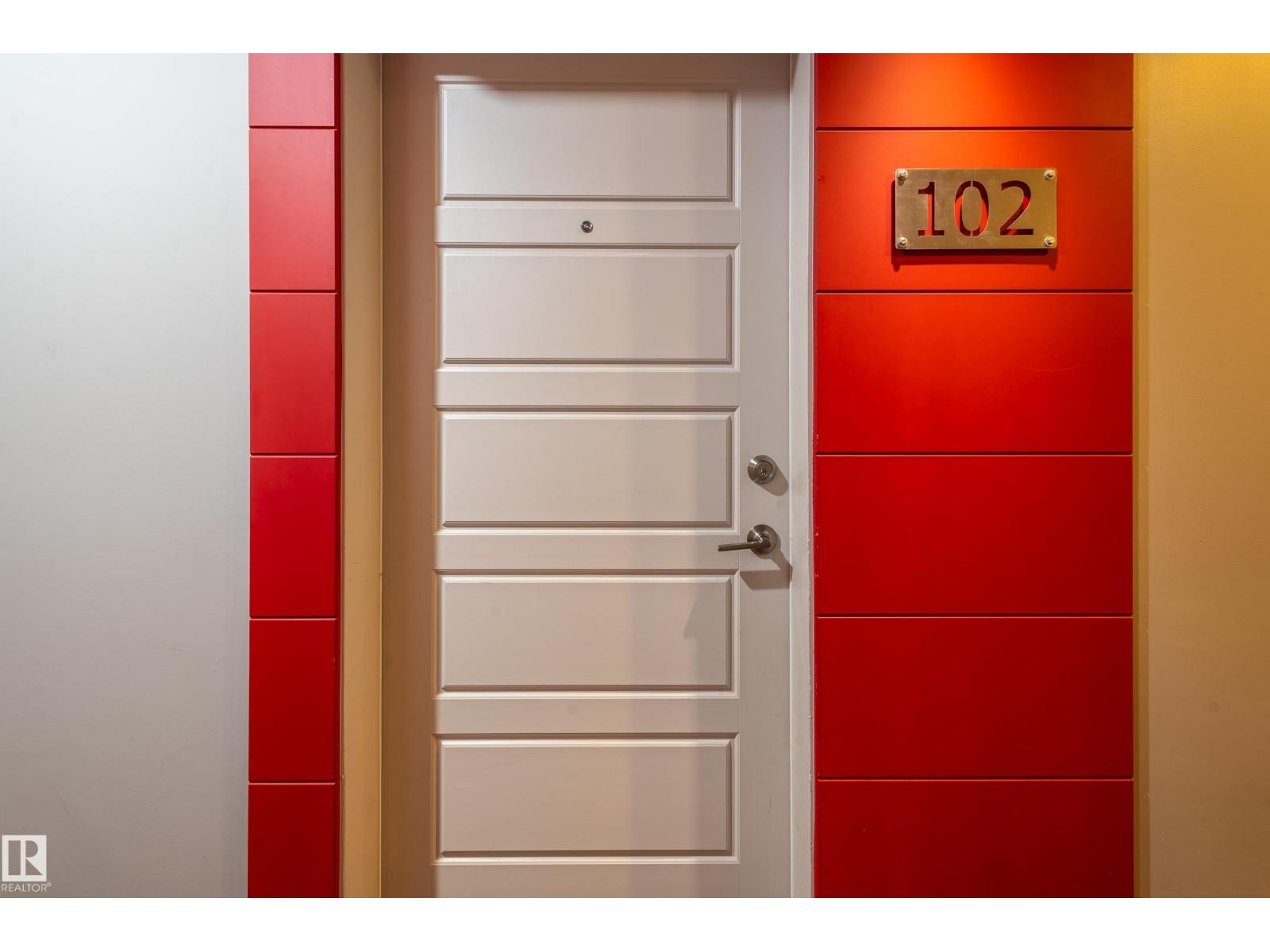 #102 2590 ANDERSON WY SW