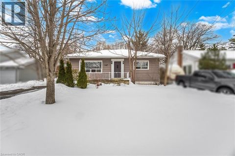 347 QUEEN MARY Drive Oakville ON L6K3L7