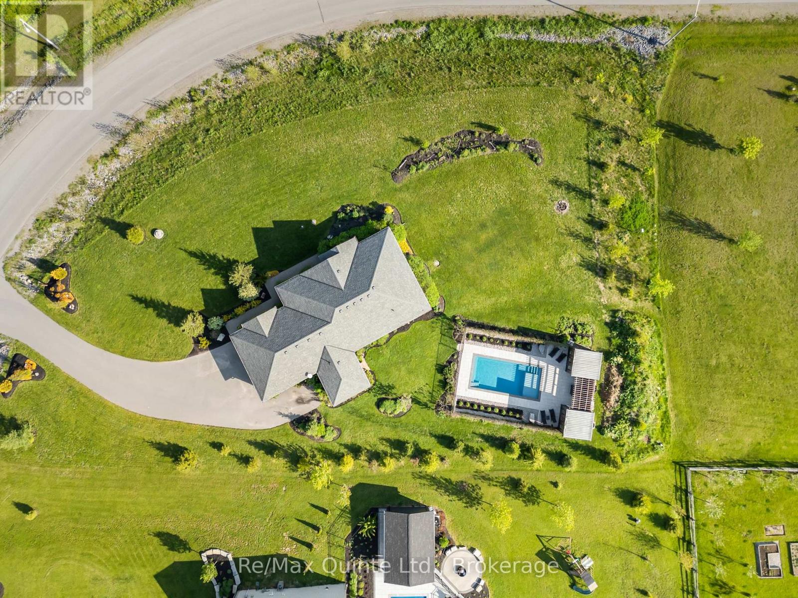 Photo 1 of 50 — 68 HIDDENVALLEY DRIVE, Belleville (Thurlow Ward), ON K0K2V0