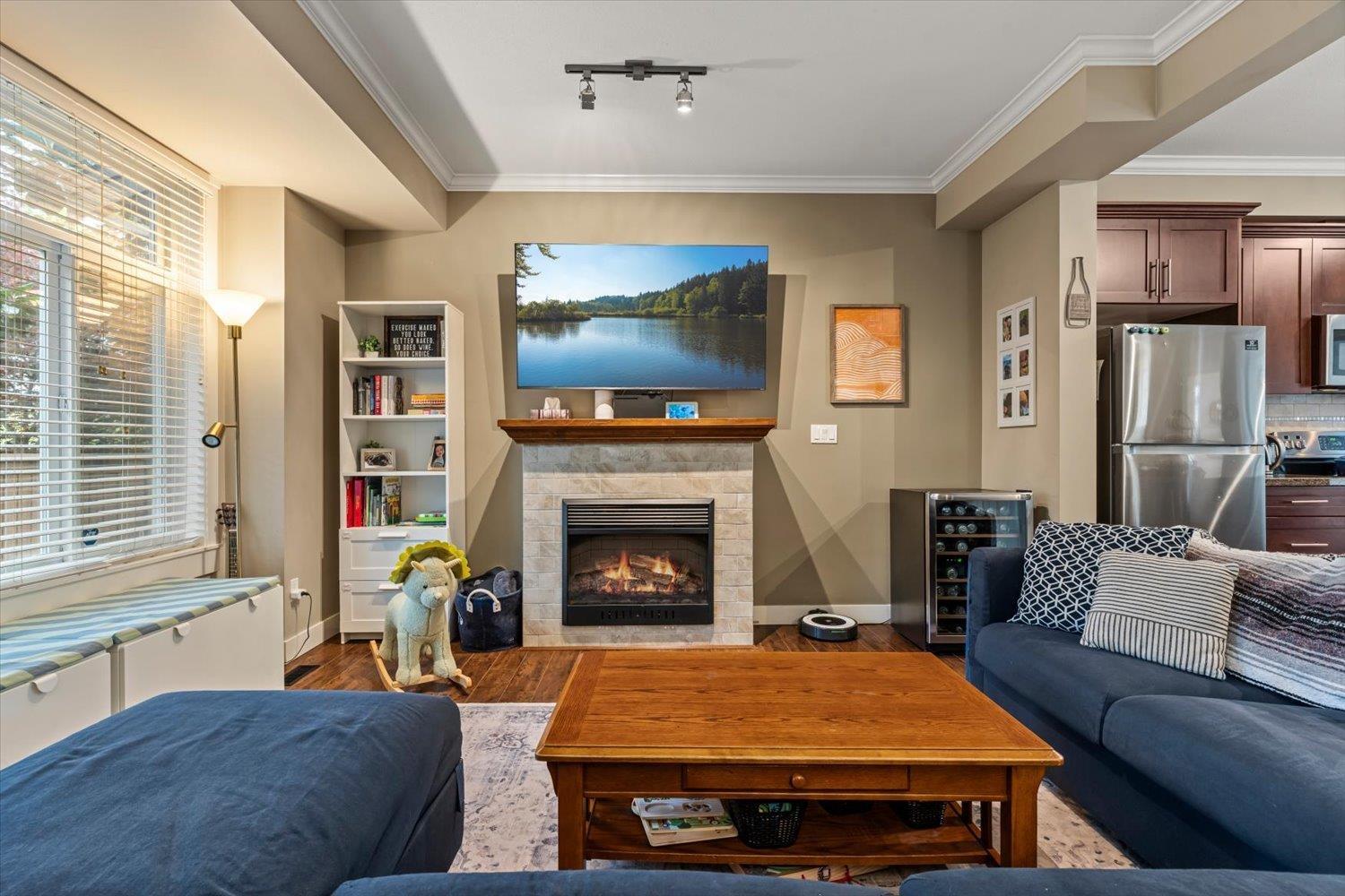 8 5623 TESKEY WAY|Promontory