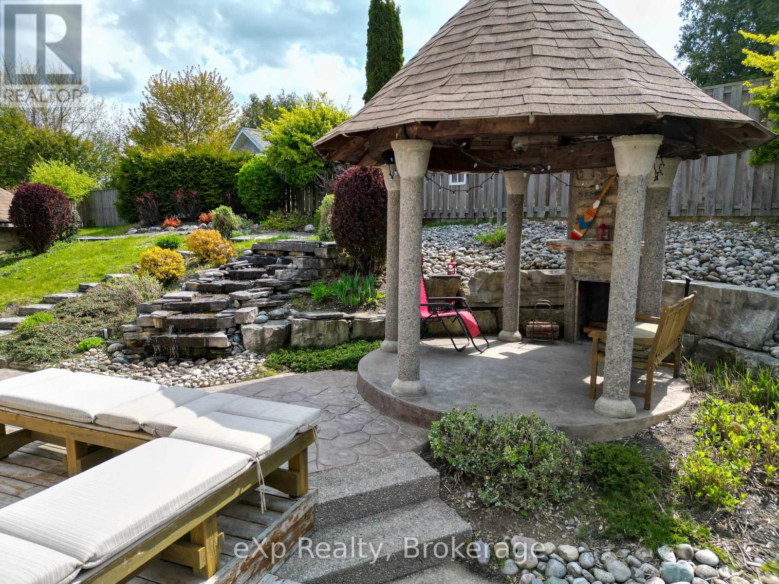 8 SANDPIPER COURT