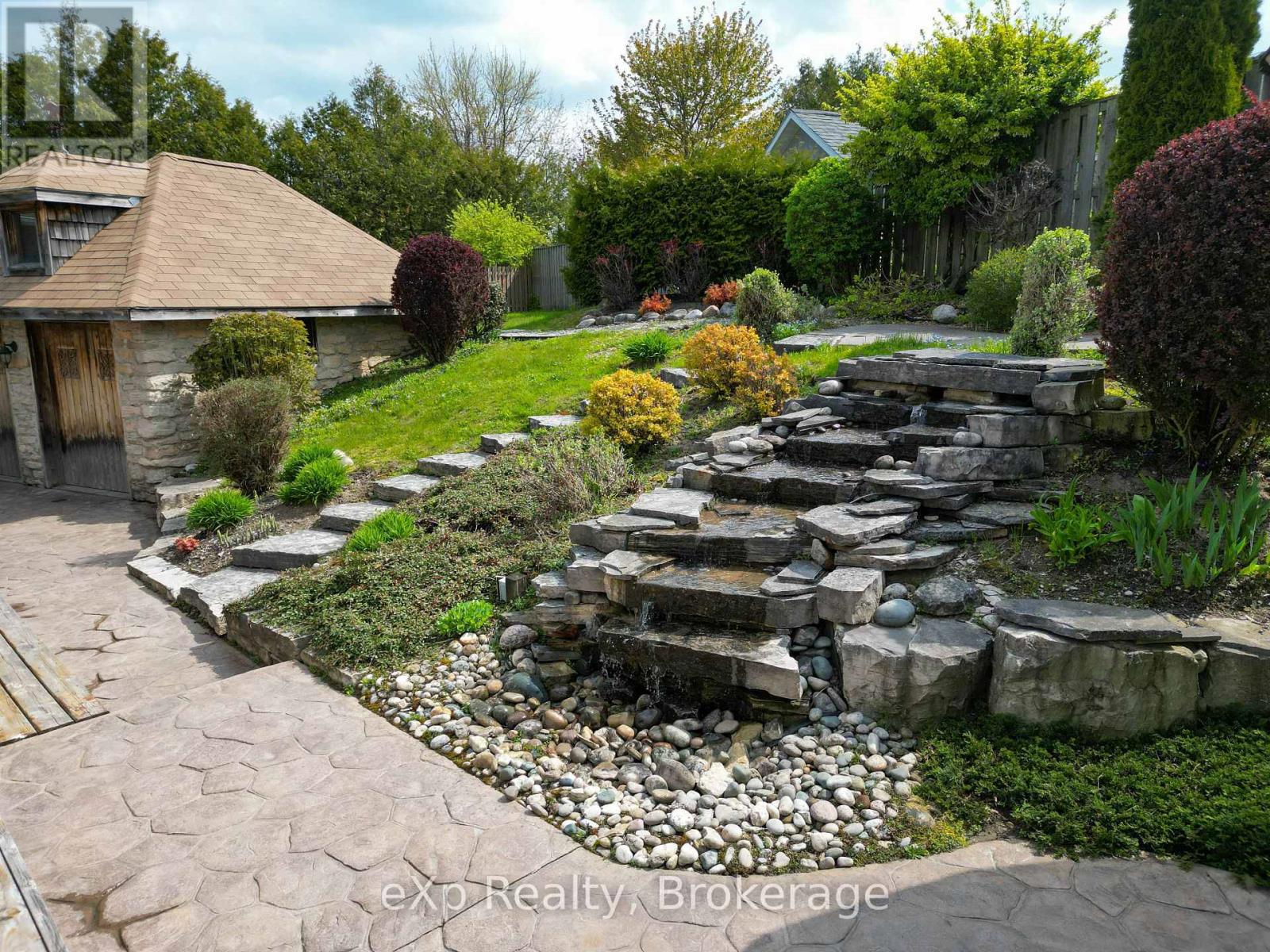 8 SANDPIPER COURT