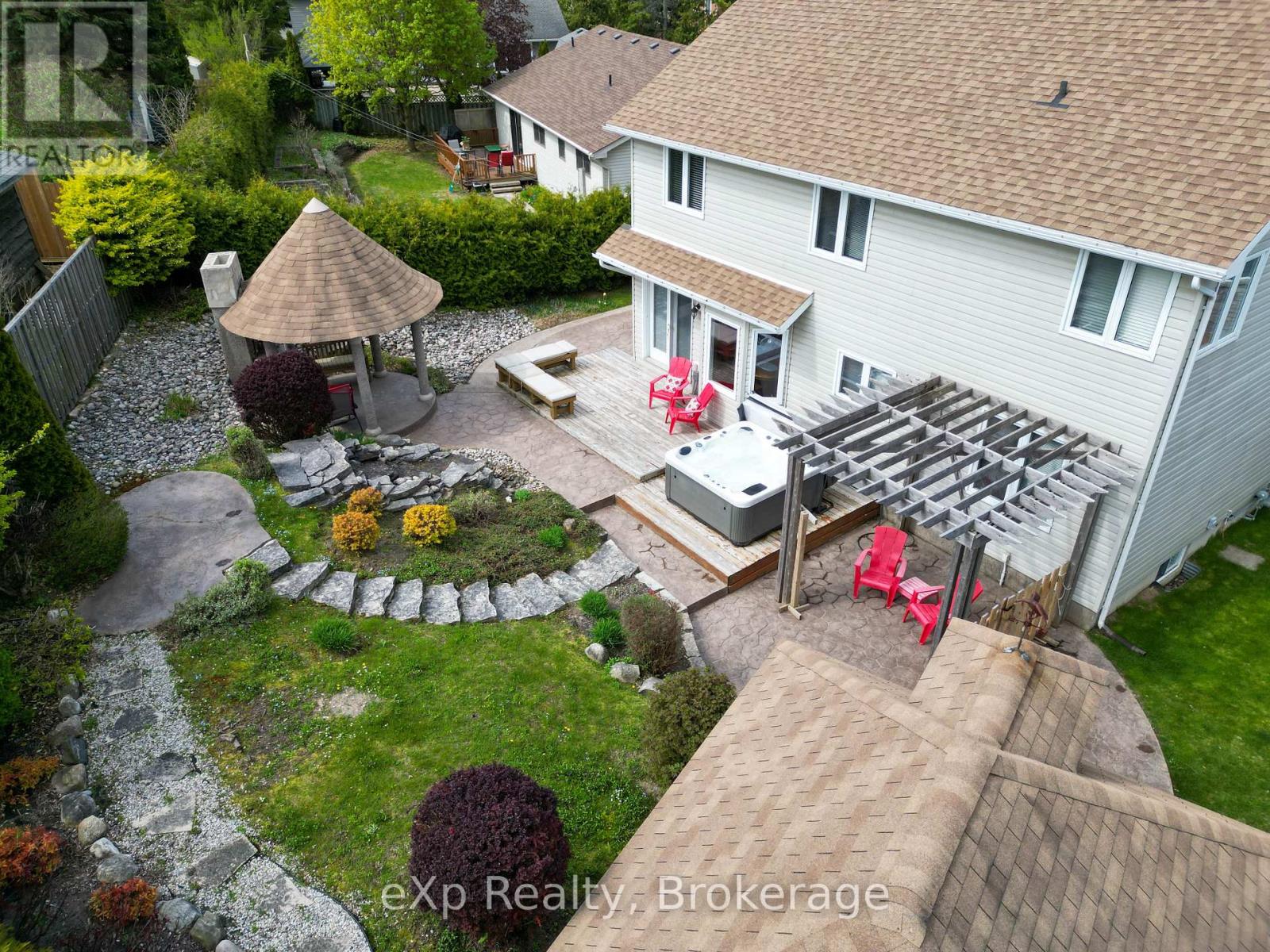 8 SANDPIPER COURT