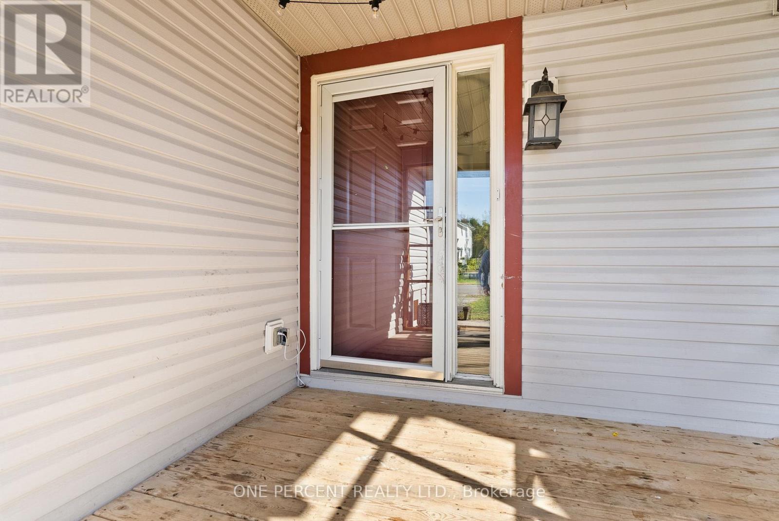11 BOWEN CRESCENT