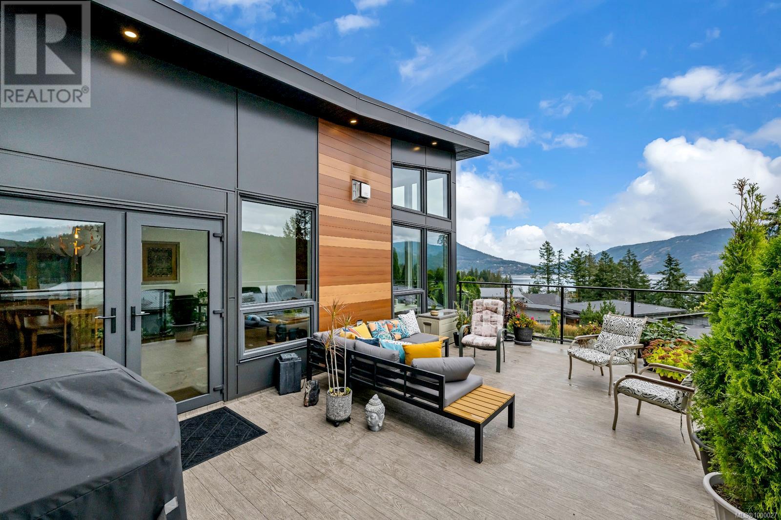 17 1060 Shore Pine Close