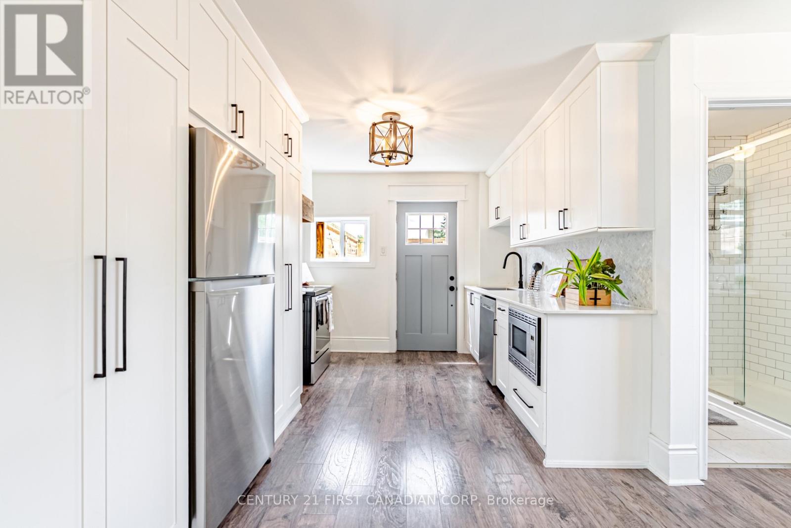 425 ENGLISH STREET