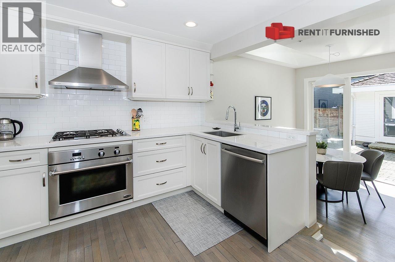 Duplex 2964 POINT GREY ROAD