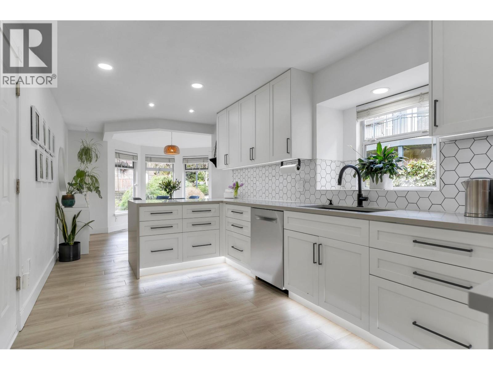 1102 STRATHAVEN DRIVE