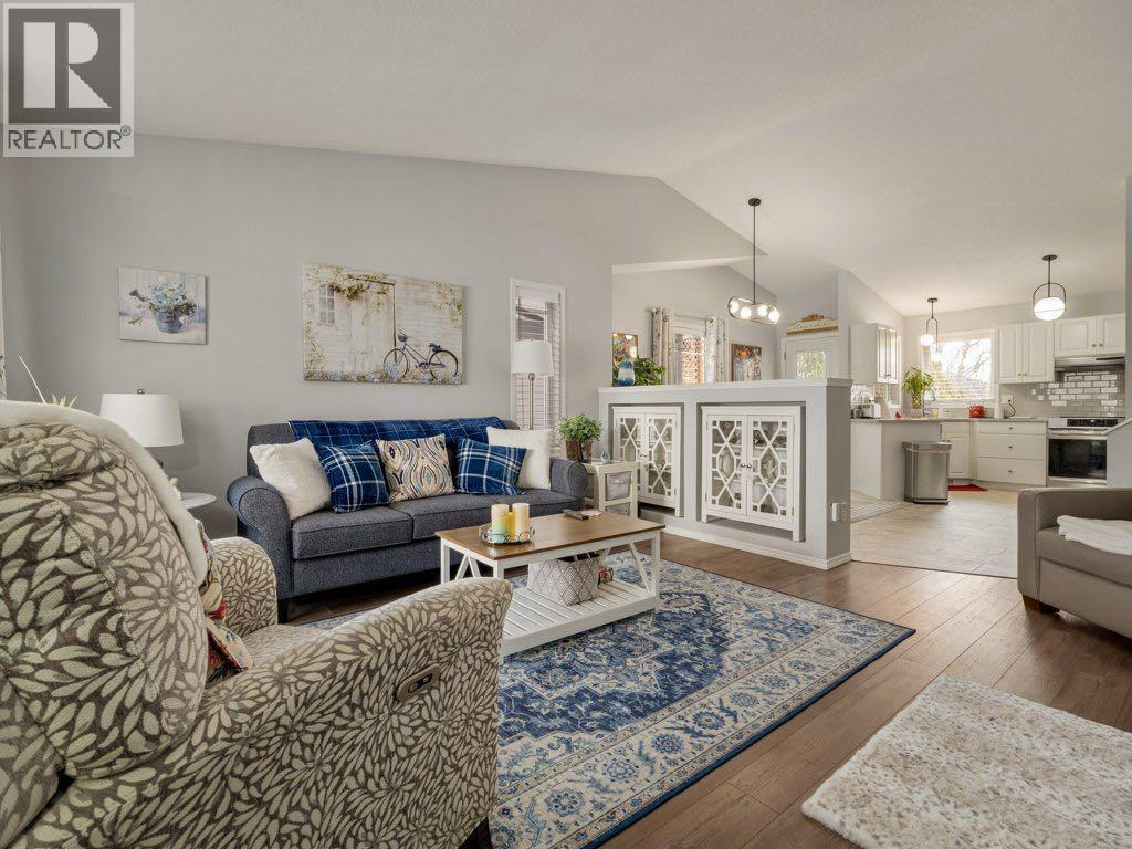 61 Rivercrest Court W