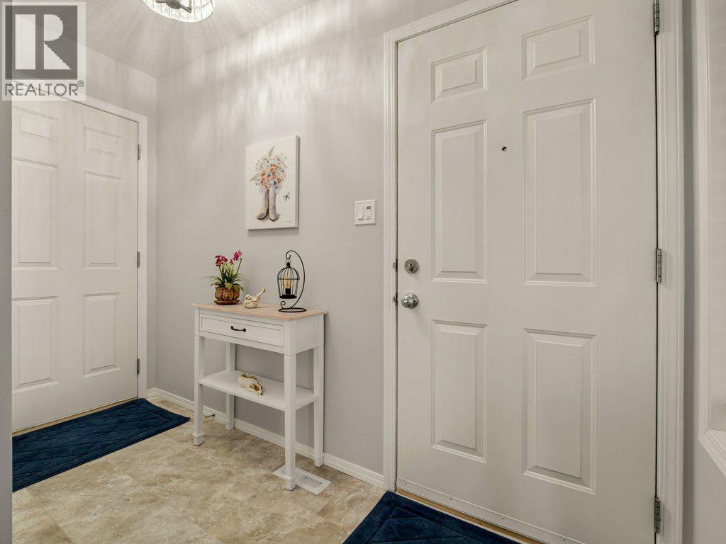 61 Rivercrest Court W