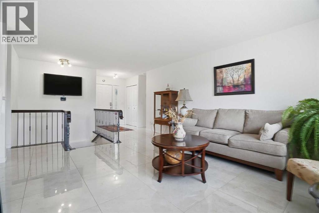 408 Lineham Acres Bay NW