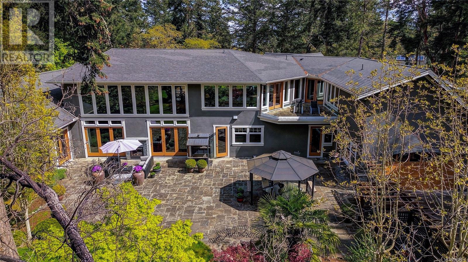 2615 Queenswood Dr