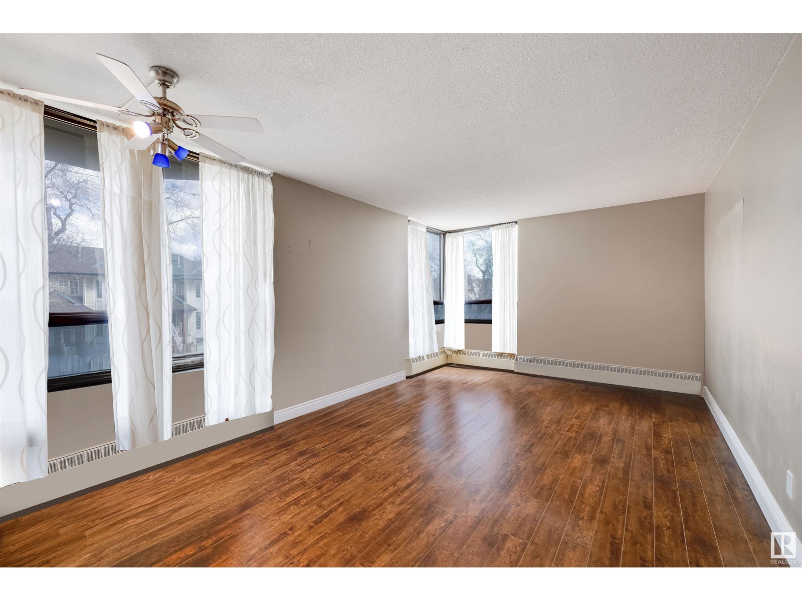 #216 10160 114 ST NW