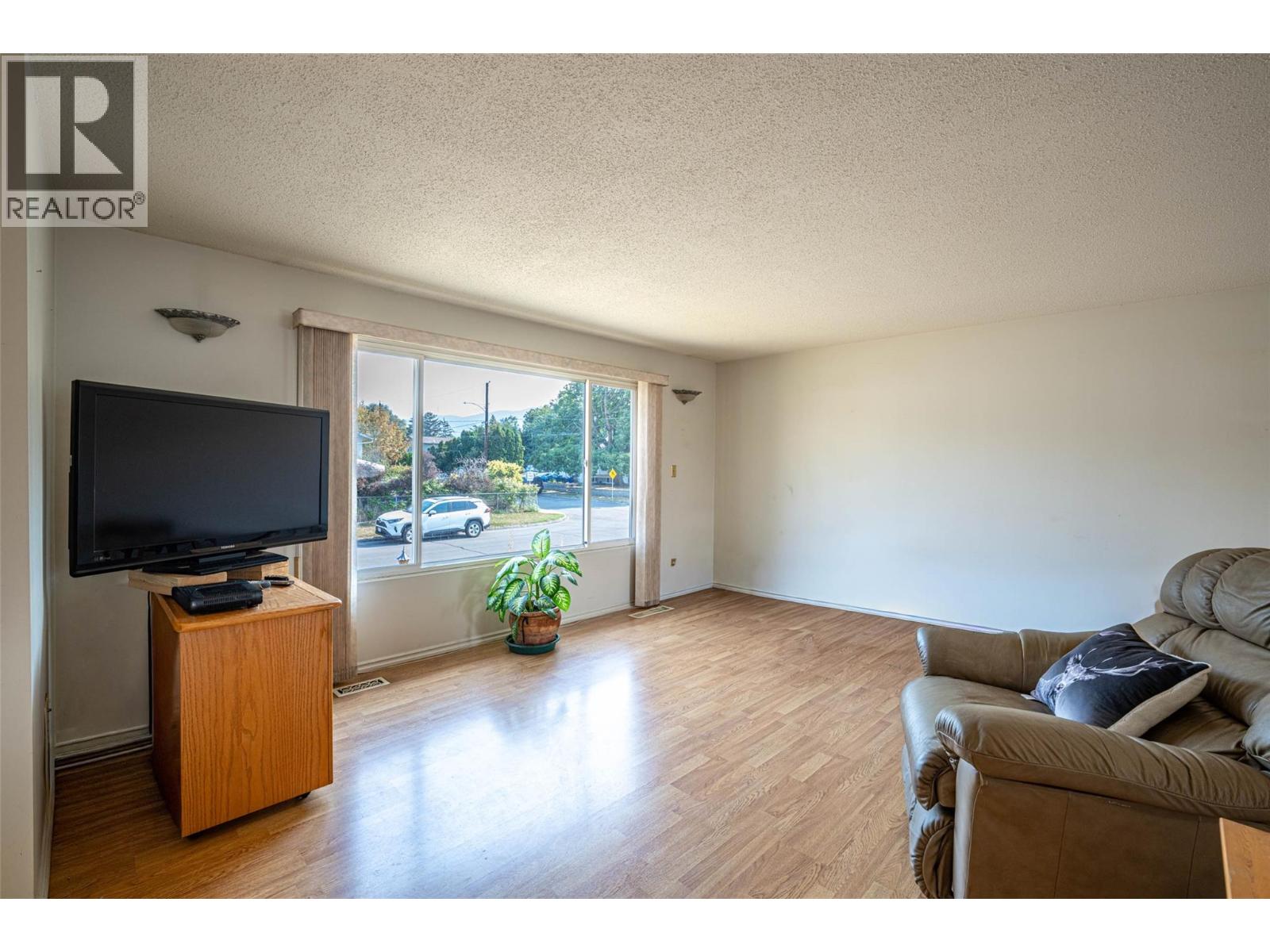 4402 16 Avenue Lot# 7