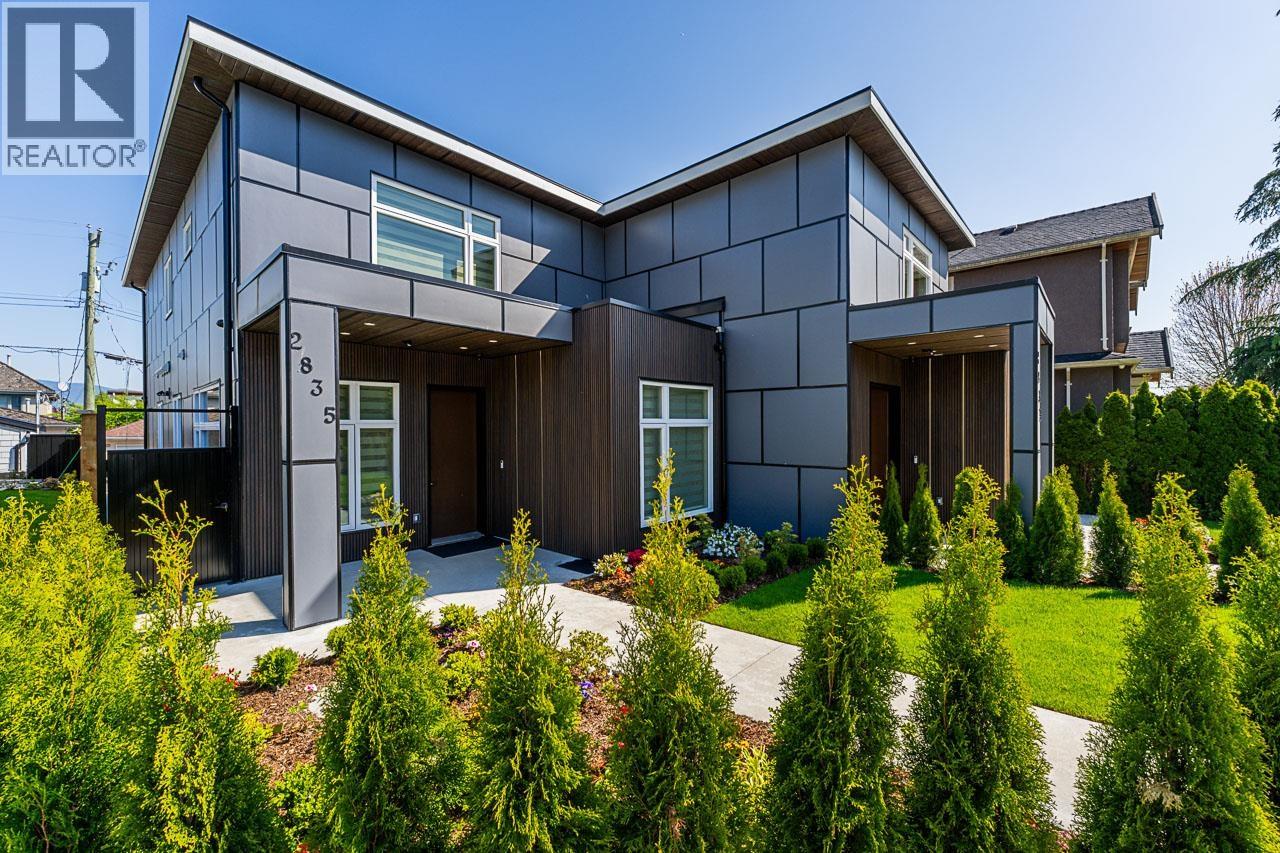 2835 OLIVER CRESCENT