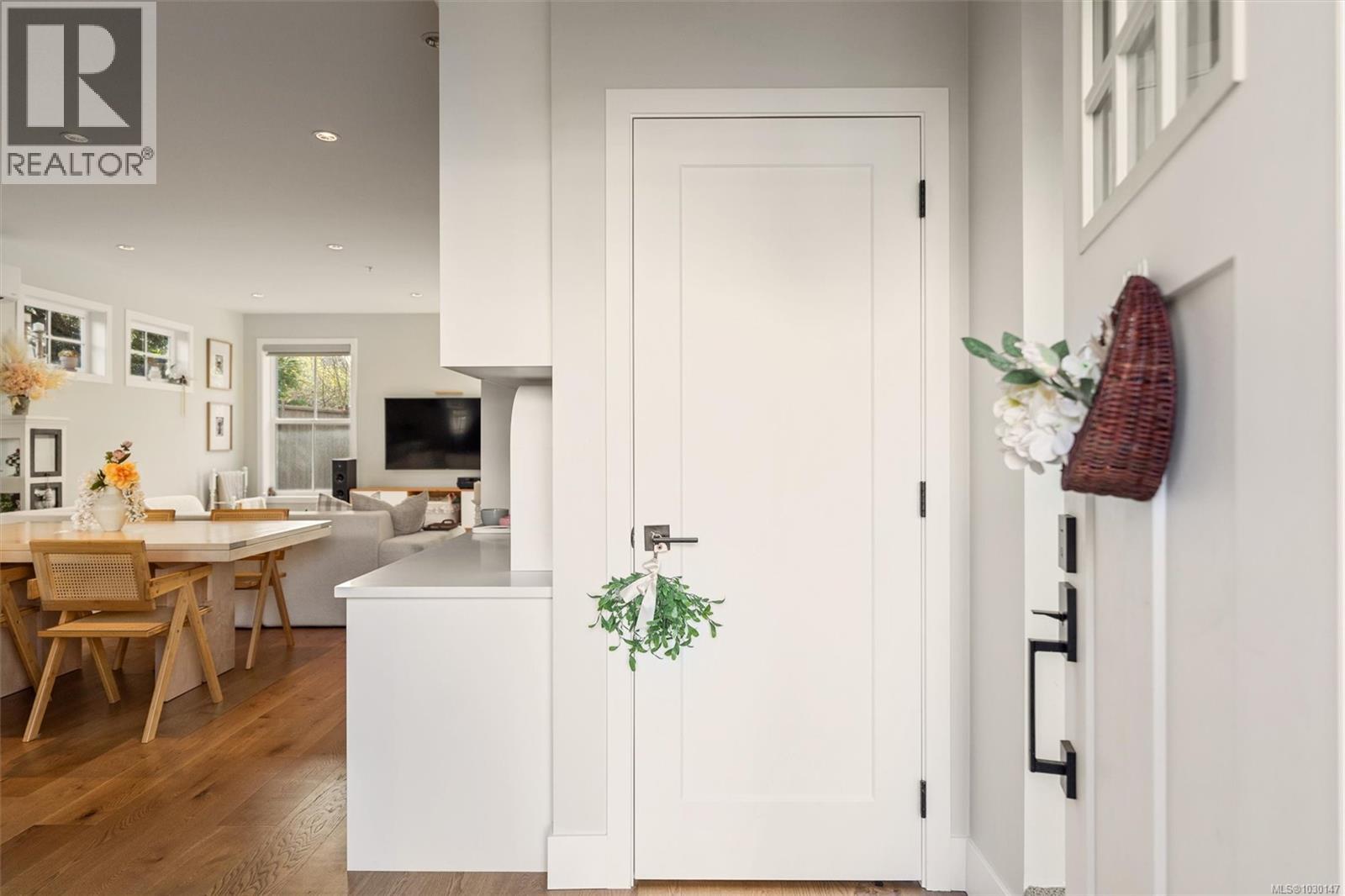 1 3120 Washington Ave