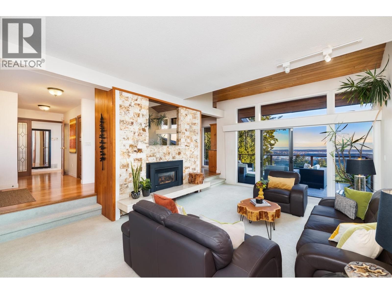 187 RONDOVAL CRESCENT