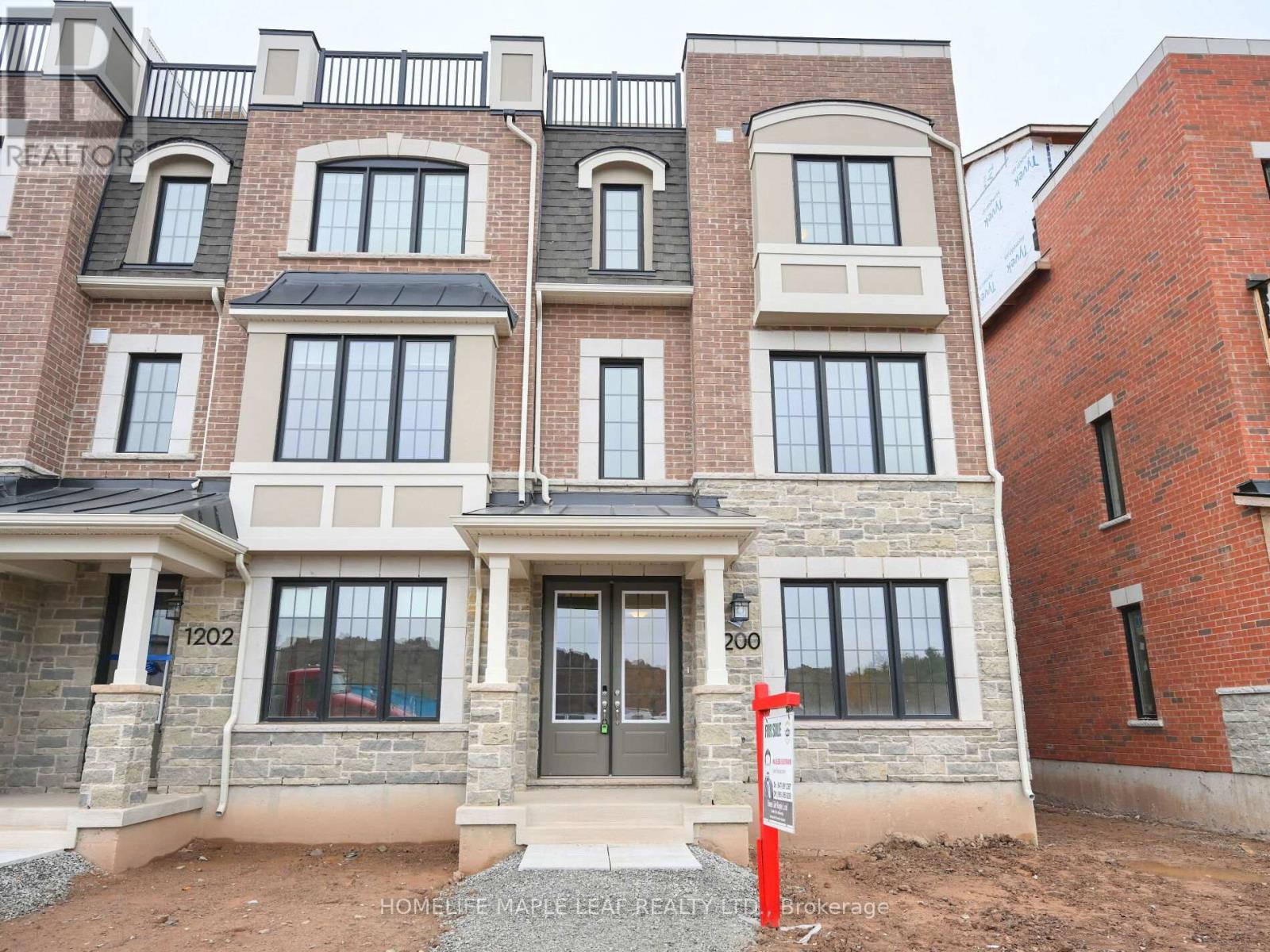 Photo 1 of 40 — 1200 Wheat Boom Drive, Oakville, ON L6H7W4