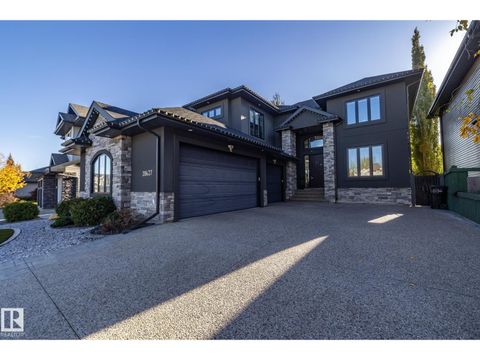 20627 93 AV NW Edmonton AB T5T4B2