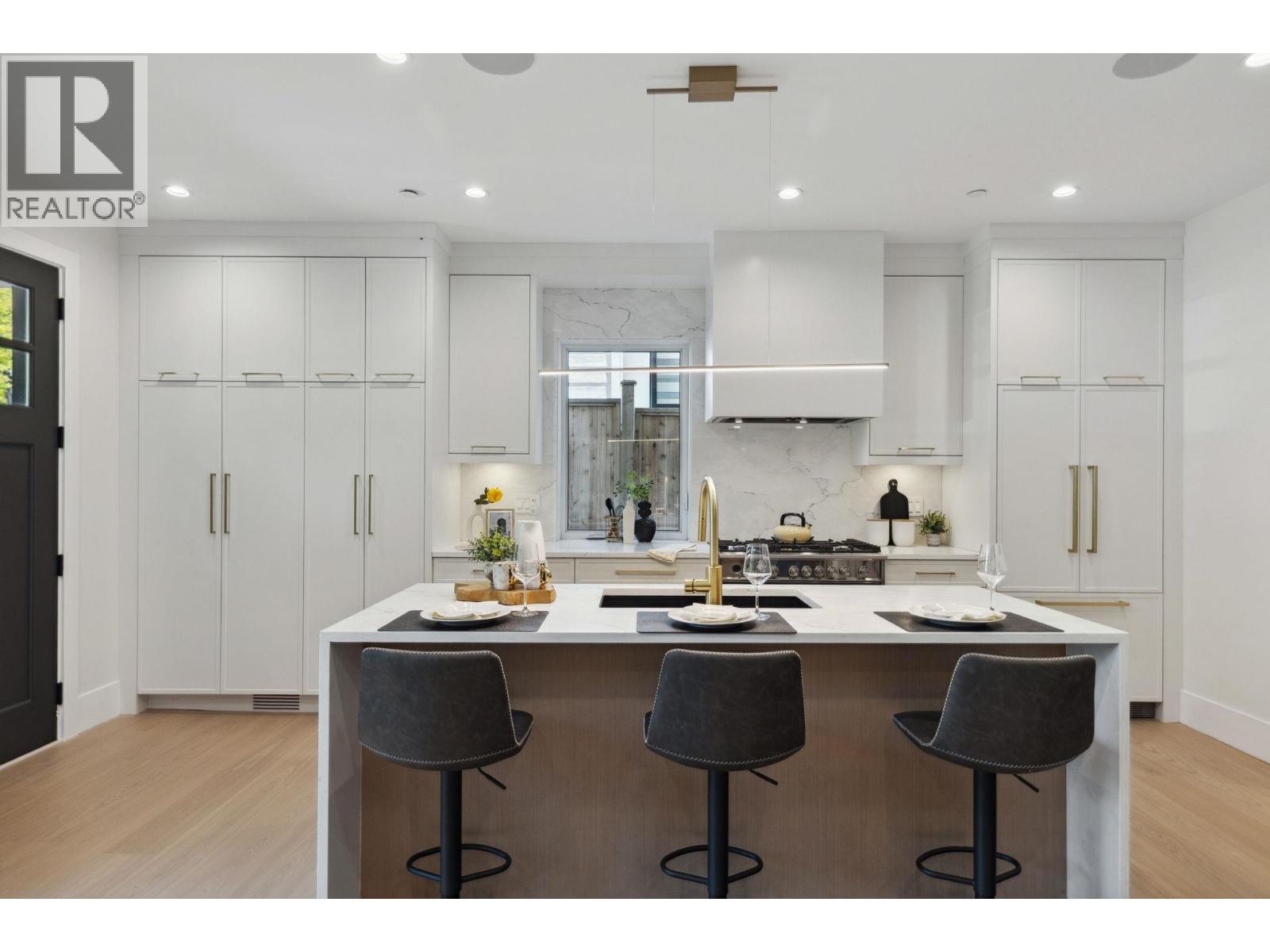 #1 2244 E 11TH AVENUE