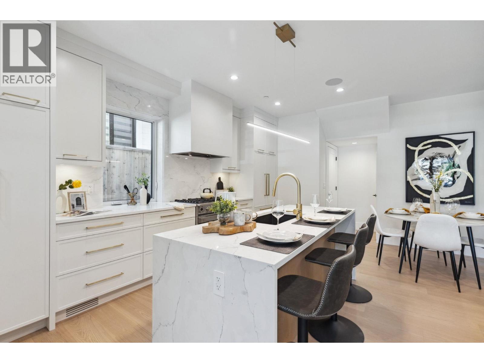 #1 2244 E 11TH AVENUE