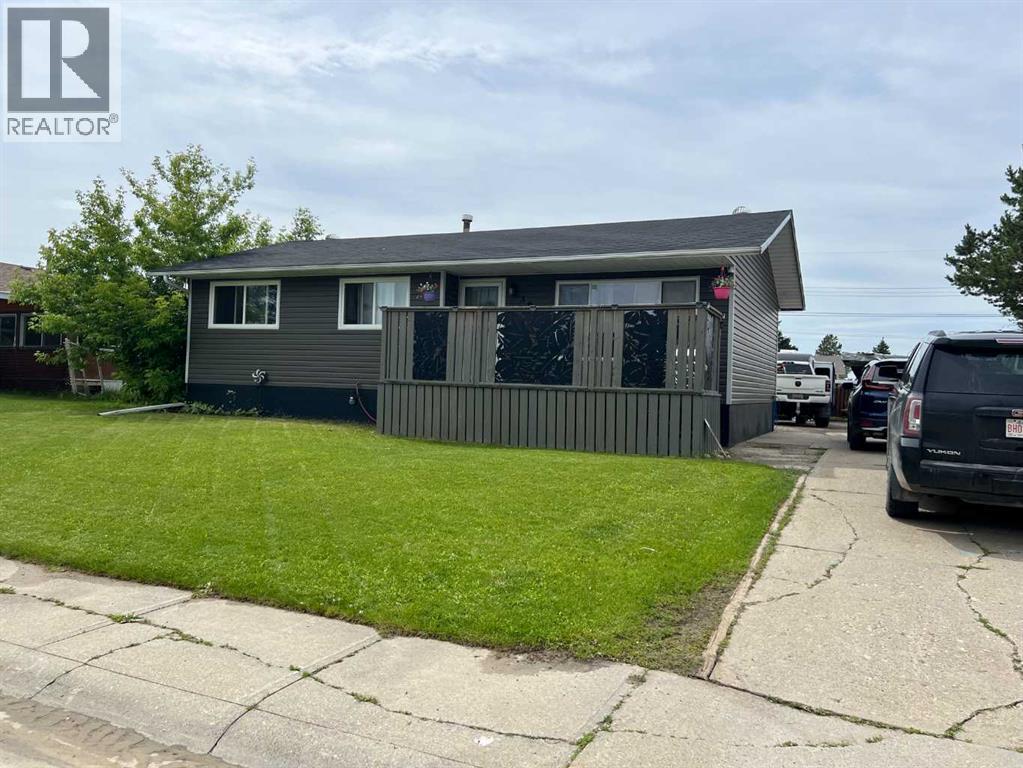 Photo 1 of 12 — 505 5 Avenue, Fox Creek, AB T0H1P0